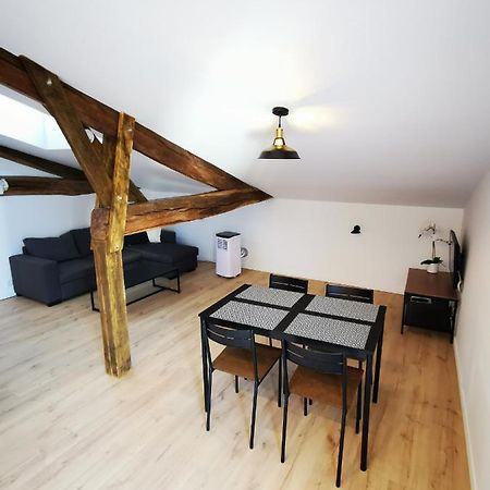 Appartement Neuf Climatise Sous Les Toits La Roche-Chalais ภายนอก รูปภาพ